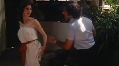 پایین لودگی و فیلم سکسی با جوراب شلواری سخت در باغ