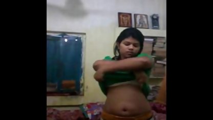 جواهرات Busty Fucks در جوراب سفید سکسی جوان گل میخ