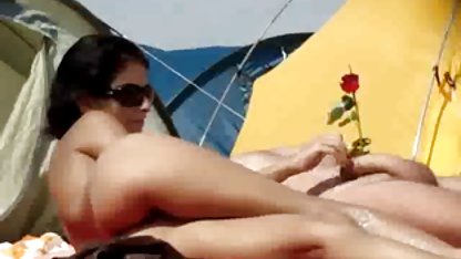 خوشحال انجی را دوست دارد لعنتی و جوراب پوشان سکسی لبخند