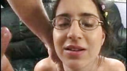 از ایجاد توسط سکس با جوراب ساپورت هدف قرار دادن طلا در آشپزخانه با دختر بچه